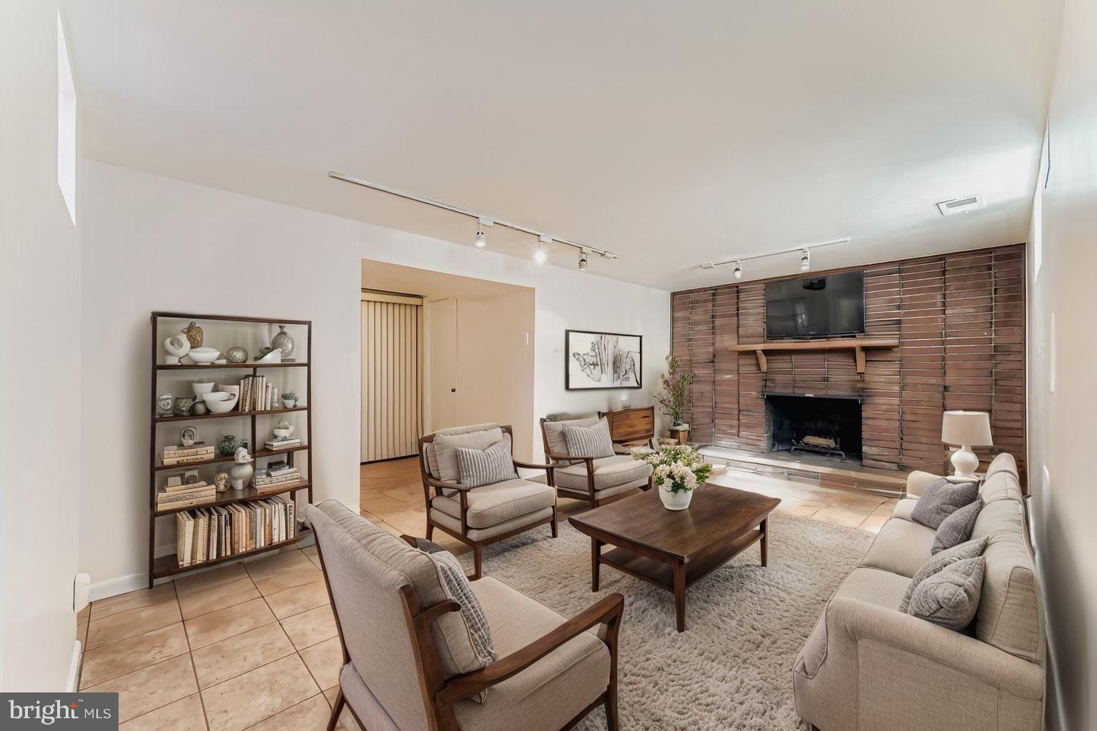 ROSEDALE - Residential