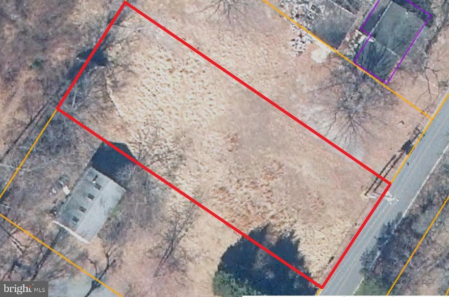 Nice, clear & flat lot waiting for your new home build right in Fredericksburg/Stafford County, just seconds to the 95 exit at Route 17.  Minutes to Downtown Fredericksburg!