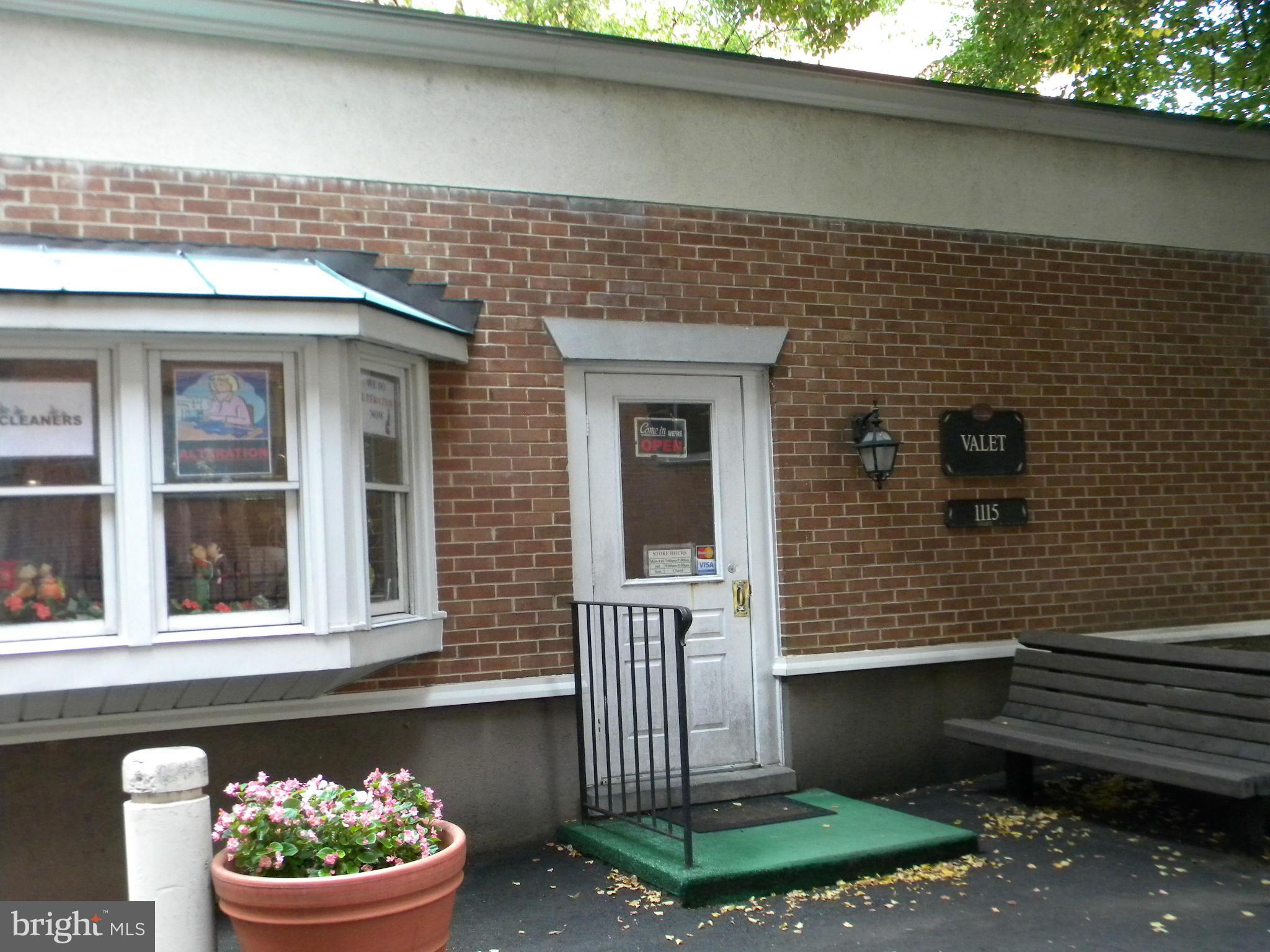 RIVER PLACE - Residential Lease