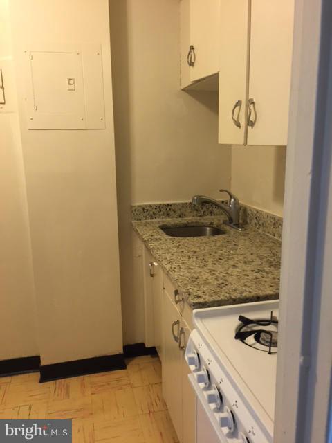 RIVER PLACE - Residential Lease