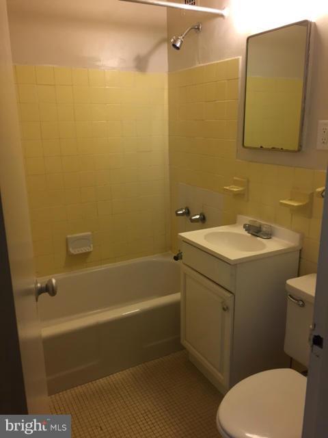 RIVER PLACE - Residential Lease