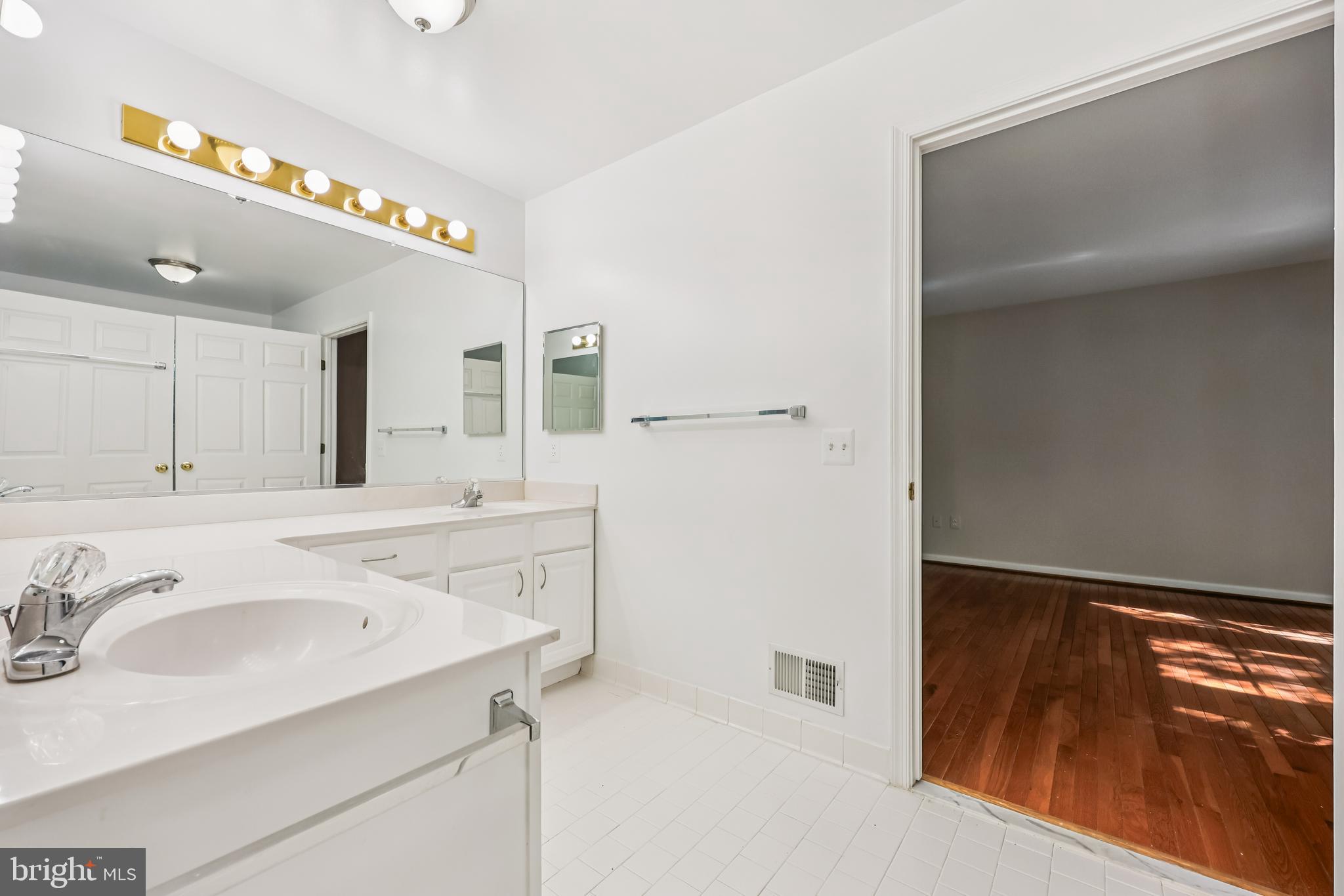 KINGS SQUARE - Residential