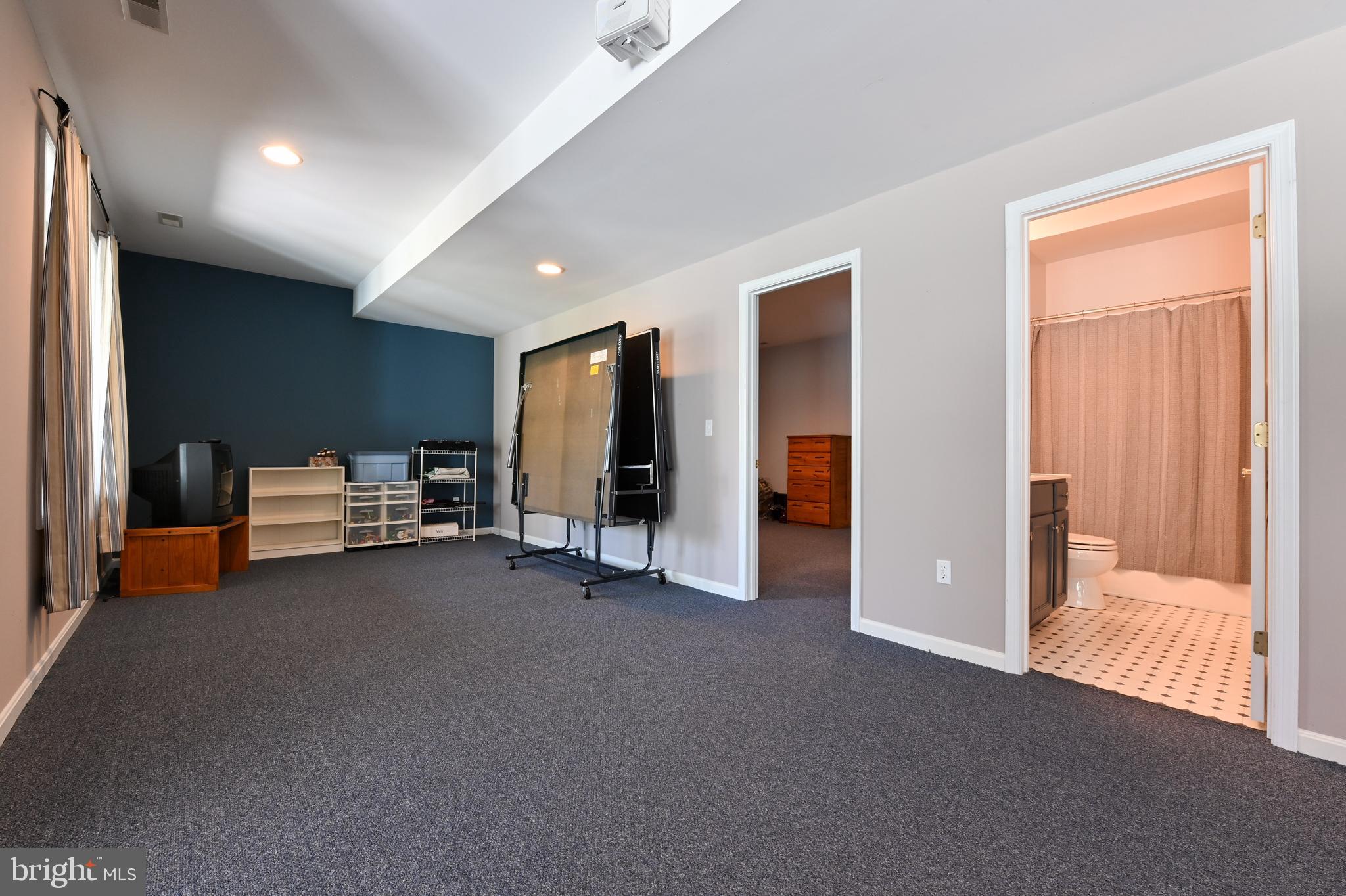 TALL OAKS - Residential