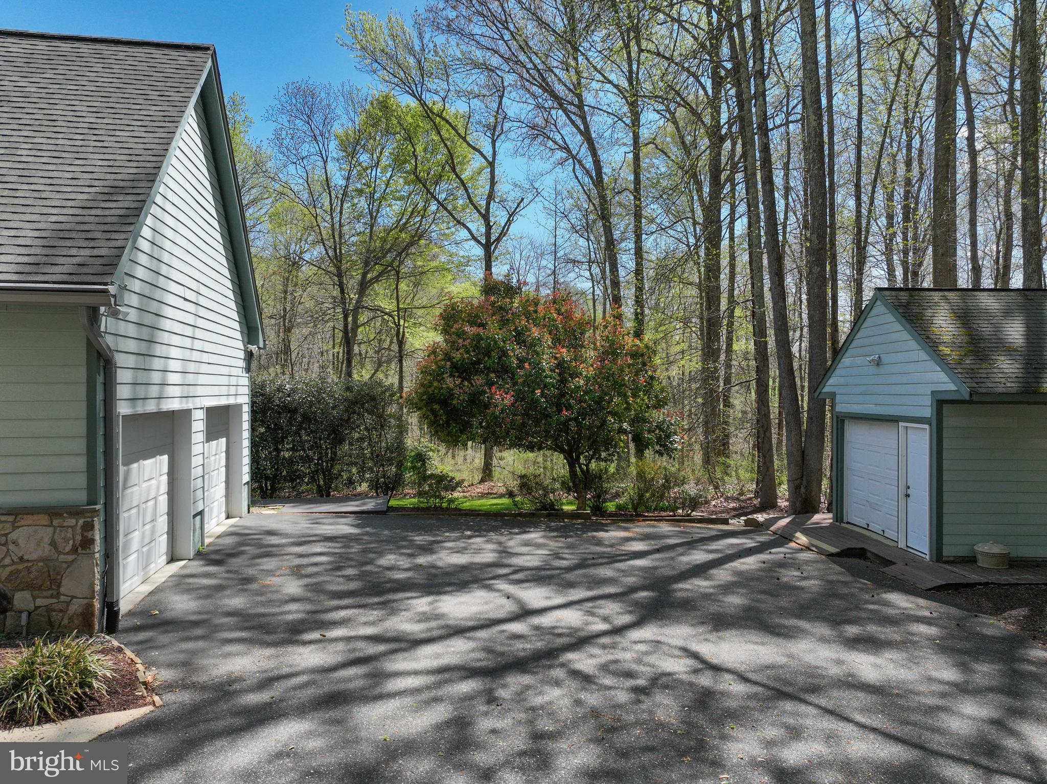 TALL OAKS - Residential