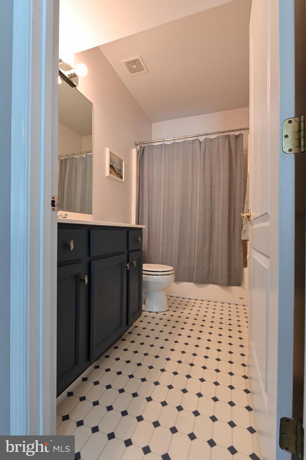 TALL OAKS - Residential