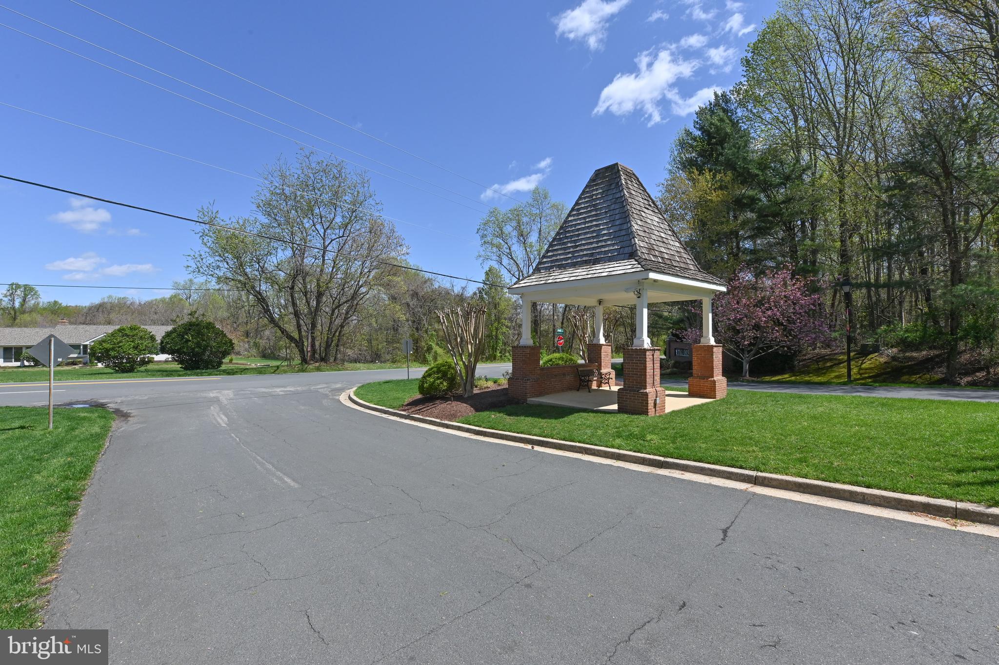 TALL OAKS - Residential