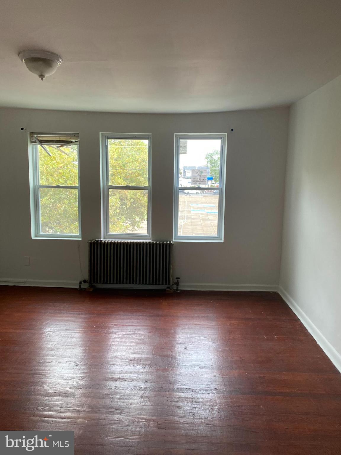 OXFORD CIRCLE - Residential