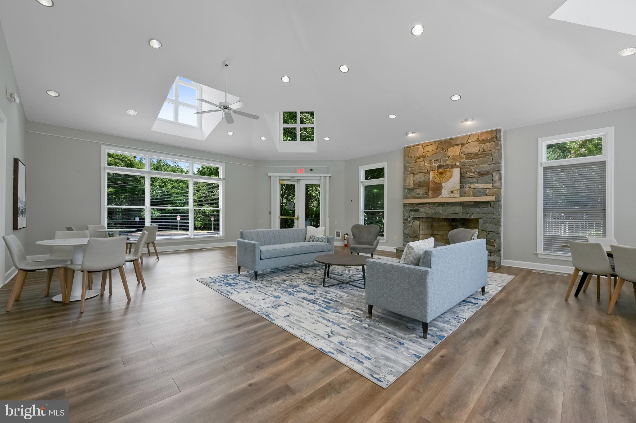 ADMIRAL REACH AT HARBOUR GATES - Residential