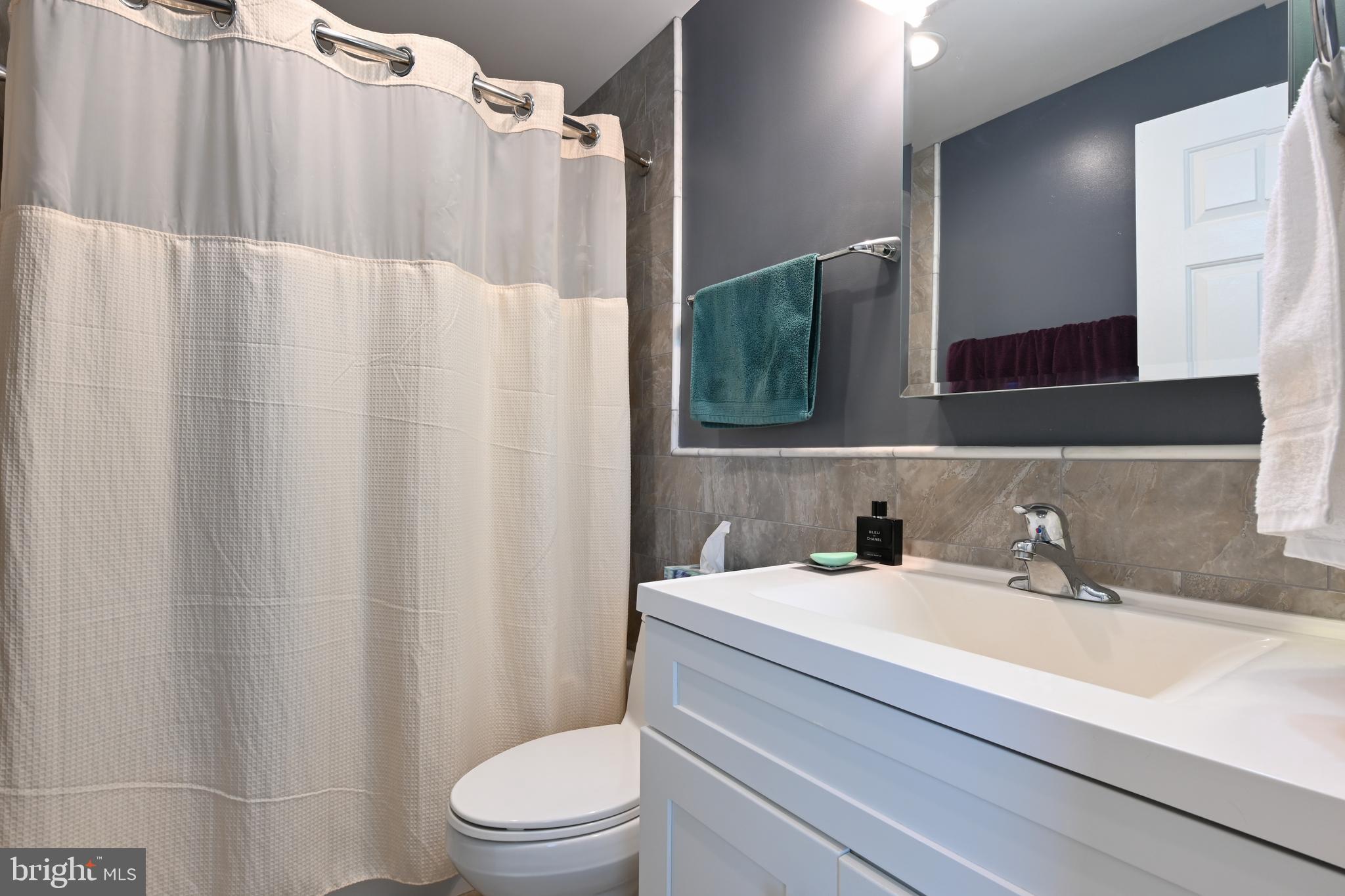 ADMIRAL REACH AT HARBOUR GATES - Residential