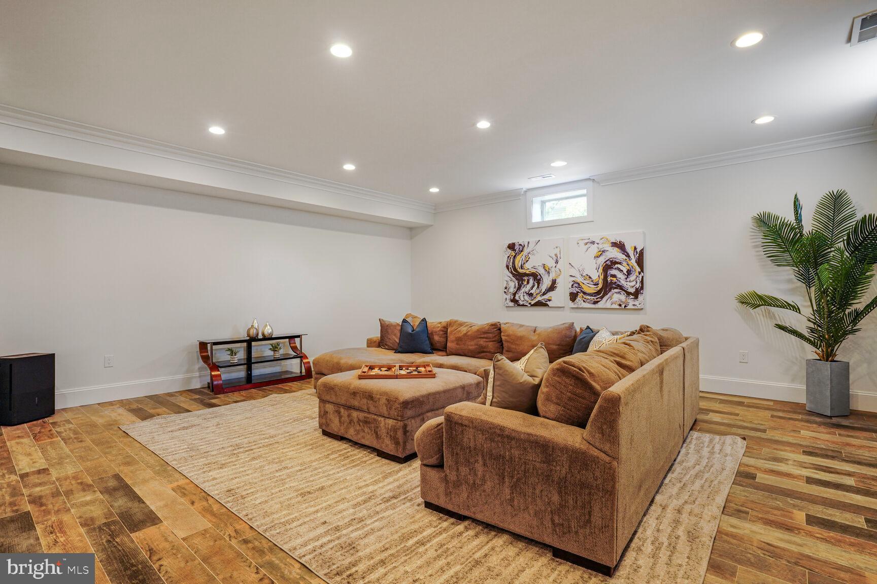 SUMMIT VEITCH - Residential