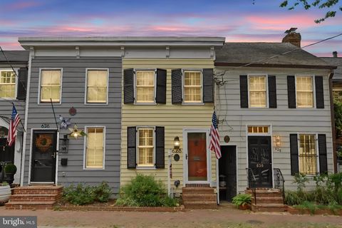 Photo of 628 S Saint Asaph Street, ALEXANDRIA, VA 22314 (MLS # VAAX2055002)