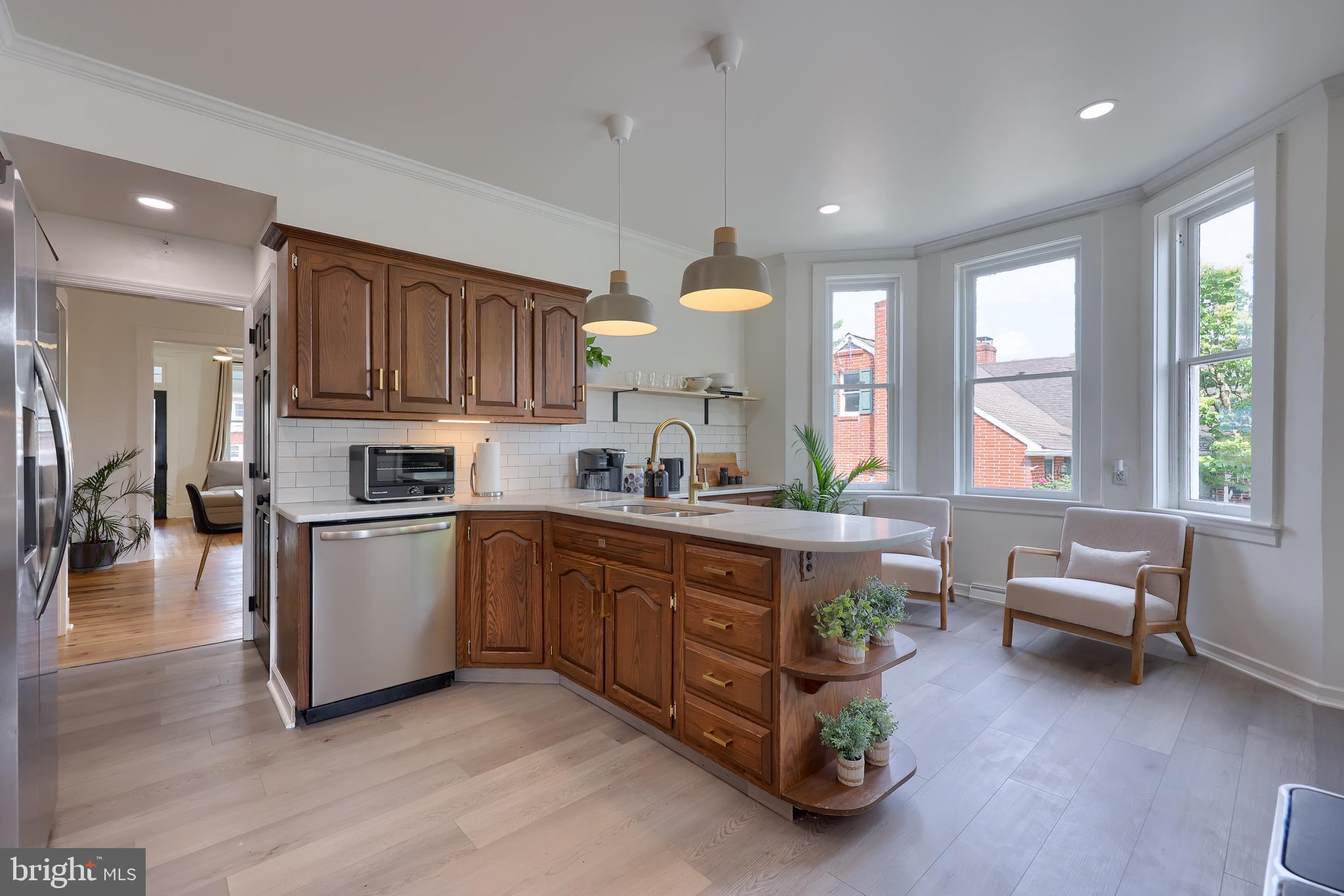 136 E HARRISBURG AVENUE