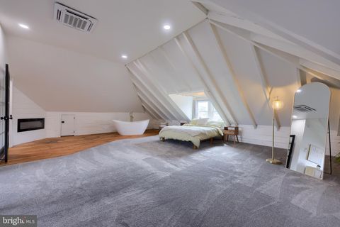 136 E HARRISBURG AVENUE ELIZABETHTOWN PA 17022