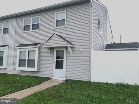 Townhouse For Sale - 14 Linden Court<br/> SICKLERVILLE, NJ 08081