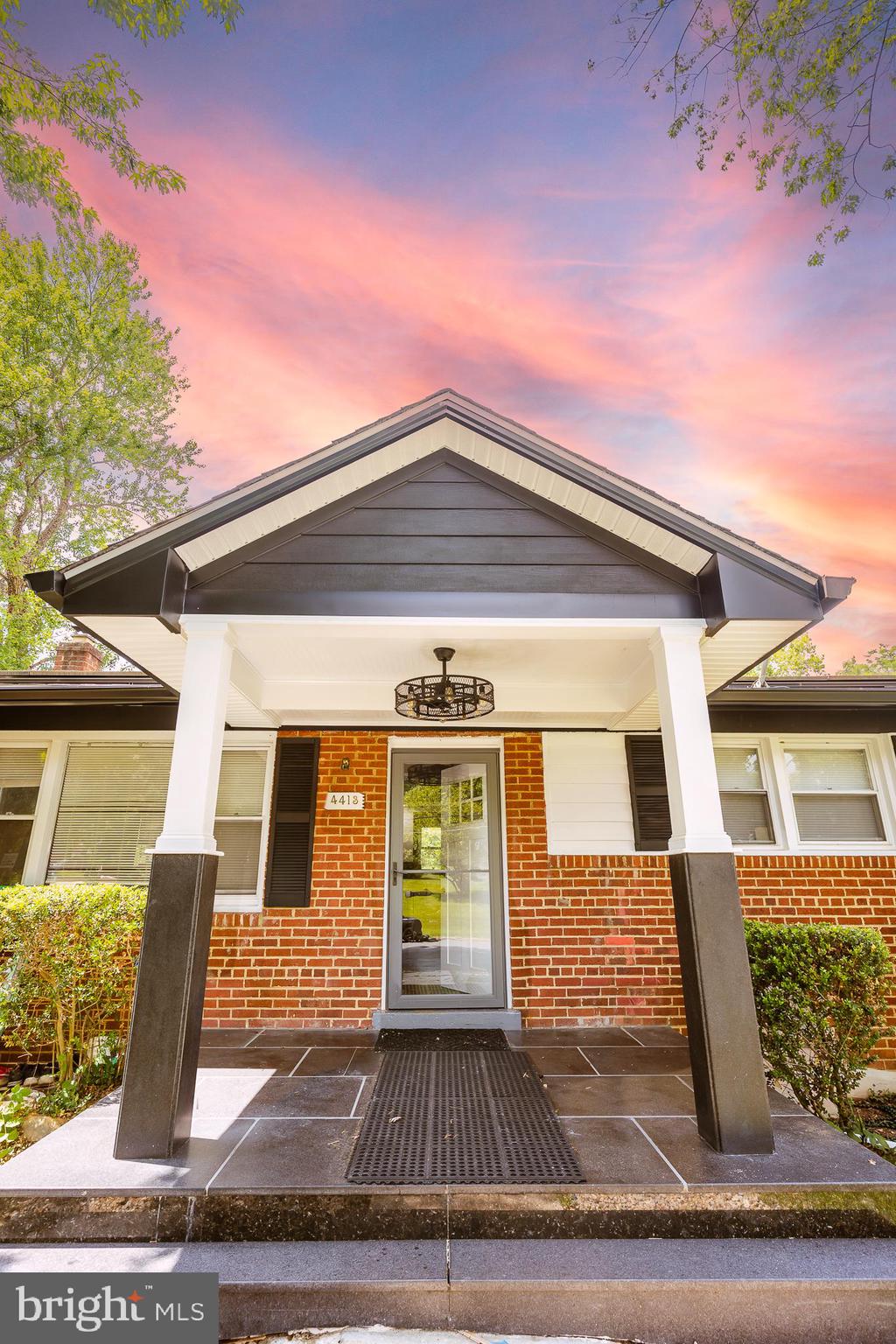 4413 LAKEVIEW DRIVE