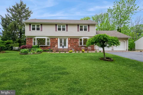27 Briarwood Drive, Matawan, NJ MLS: NJMX2009324