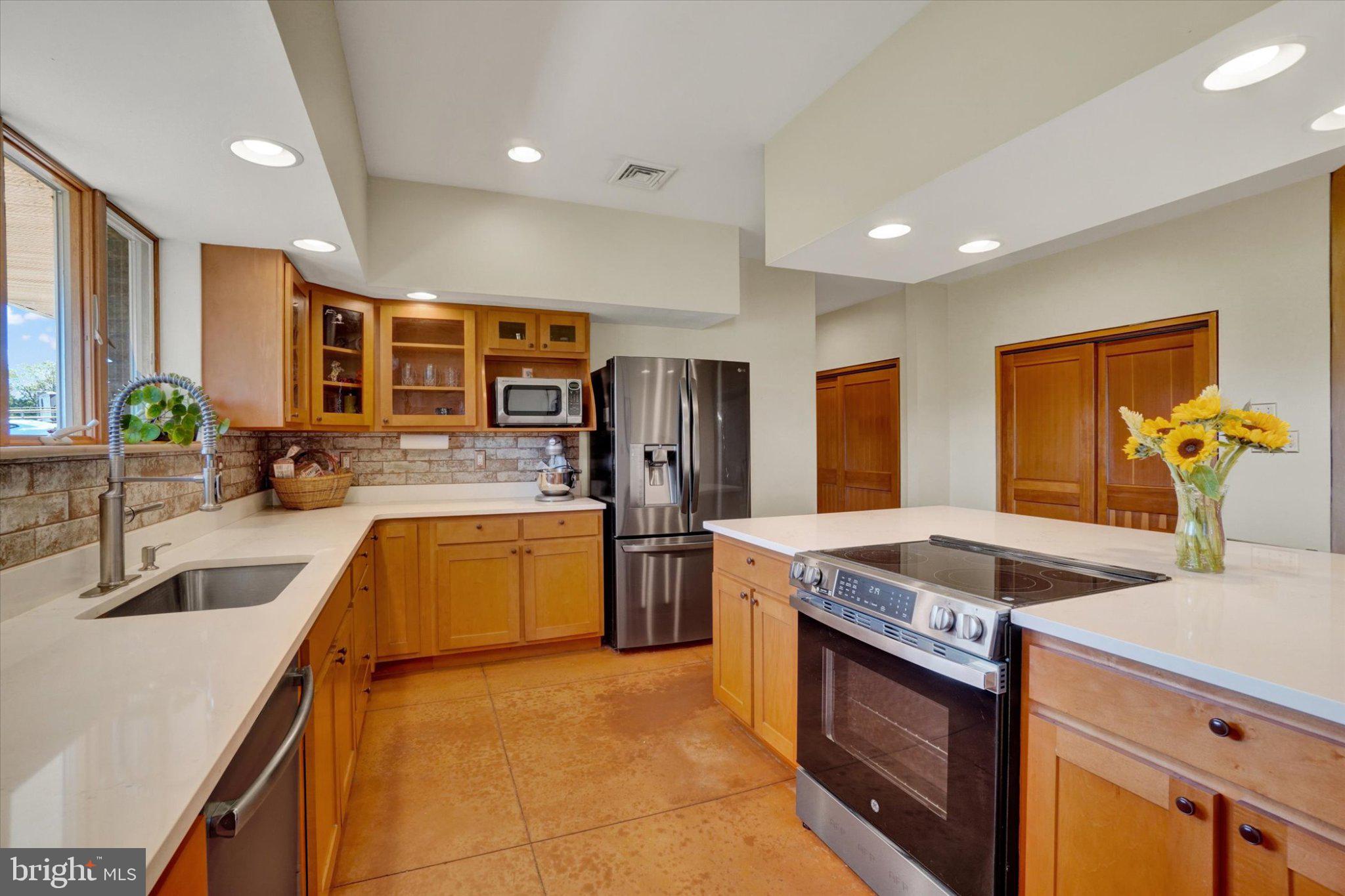 8272 WOODBINE ROAD