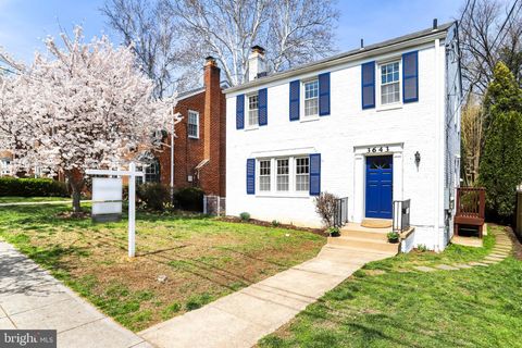 Photo of 3643 Alton Place NW, WASHINGTON, DC 20008 (MLS # DCDC2246288)