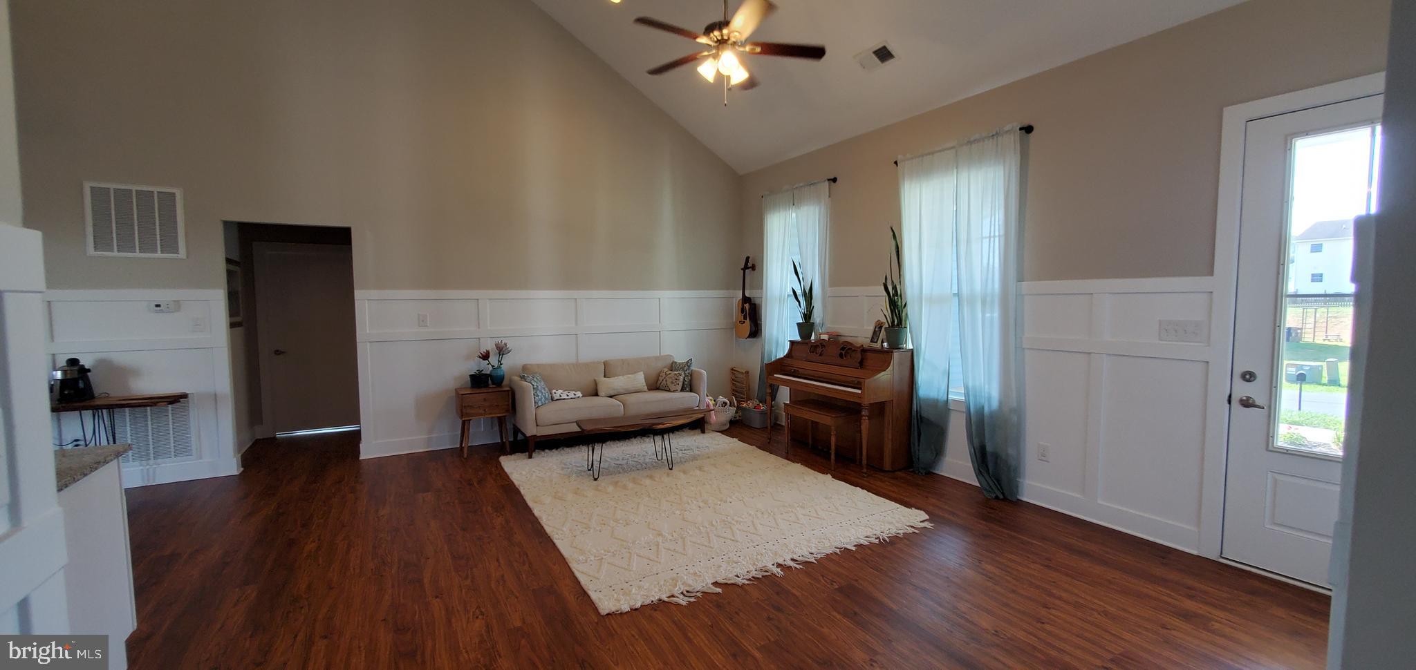 FORT HILL FARMS - Residential