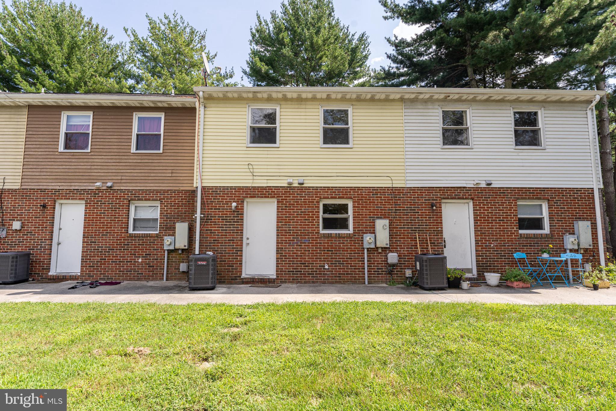 746 HEMLOCK STREET