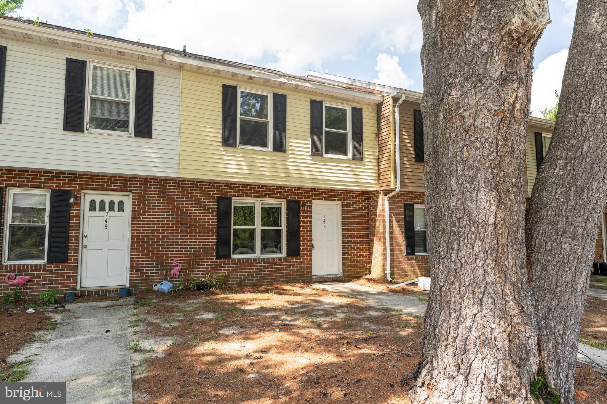 746 HEMLOCK STREET