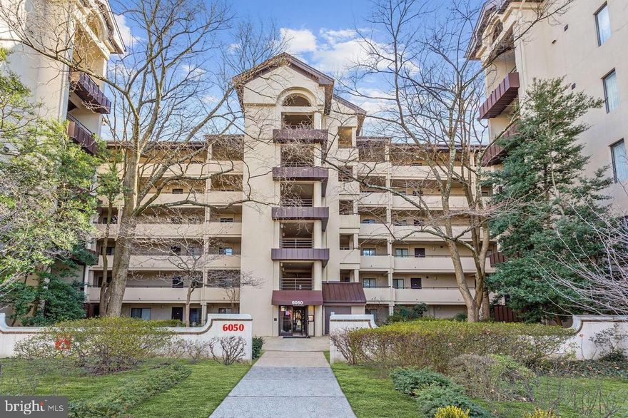 UNIT 409
2 bedroom, 2 full bath condo in the Miramont Villas Community in Rockville. 

Large living room with hardwood floors. 

Kitchen with granite countertops and stainless steel appliances. 

Bedroom with built in wardrobe and a balcony. En-suite bathroom with soaking tub and tile surround. 

2nd bedroom with full bath and access to the balcony

Washer and dryer in unit.

Miramount offers a pool, tennis courts, access  to JCC fitness center and plenty of parking. 

Easy access to both Twinbrook and North Bethesda Metro stations.

No pets .

$200.00 move in fee to be paid by tenant. 

Available August 29th.