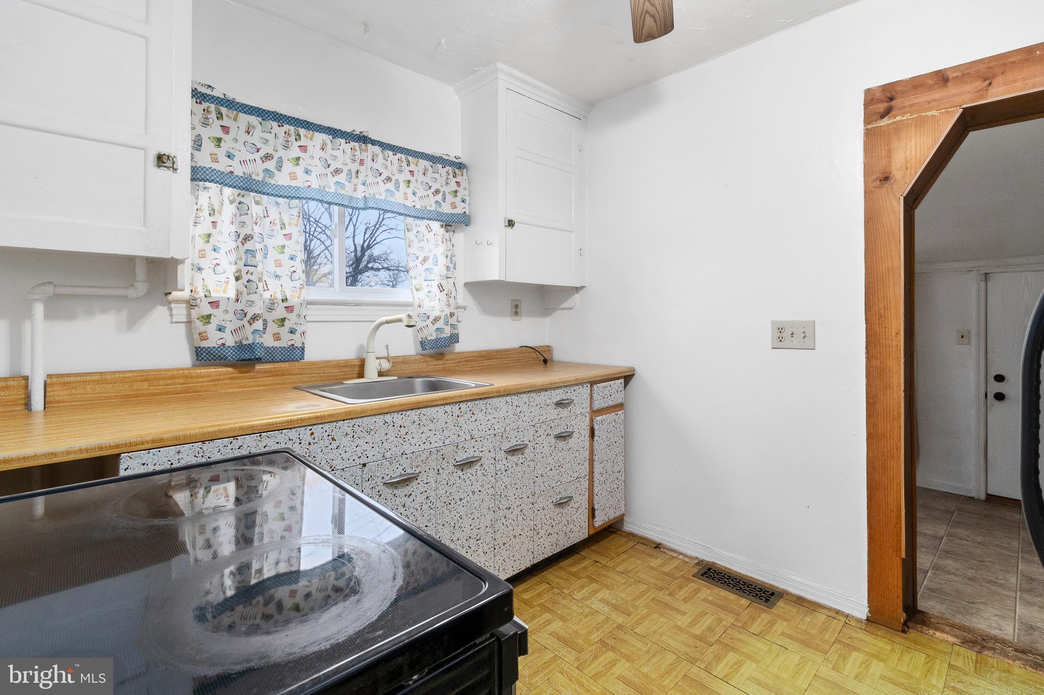 SANSBURY PARK- 1ST ADDN - Residential