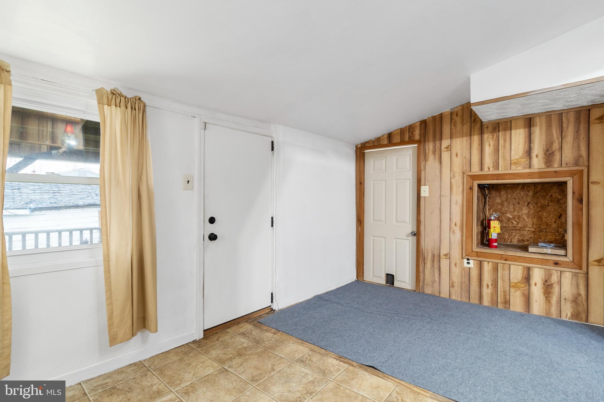 SANSBURY PARK- 1ST ADDN - Residential