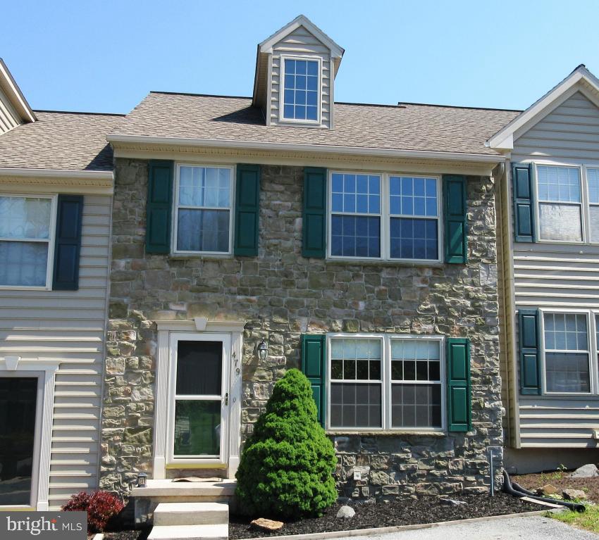 spacious townhome with 3 large bedrooms and 2.5 baths. Daylight basement is perfect for future family room! Washer, dryer, Refrigerator and 6 month home warranty included. walk-in closet, skylight, deck, economical gas heat and cool central air. Low HOA of $30 per month, covers mowing grass, provides mulch, maintains common areas and park.Convenient to 283.
