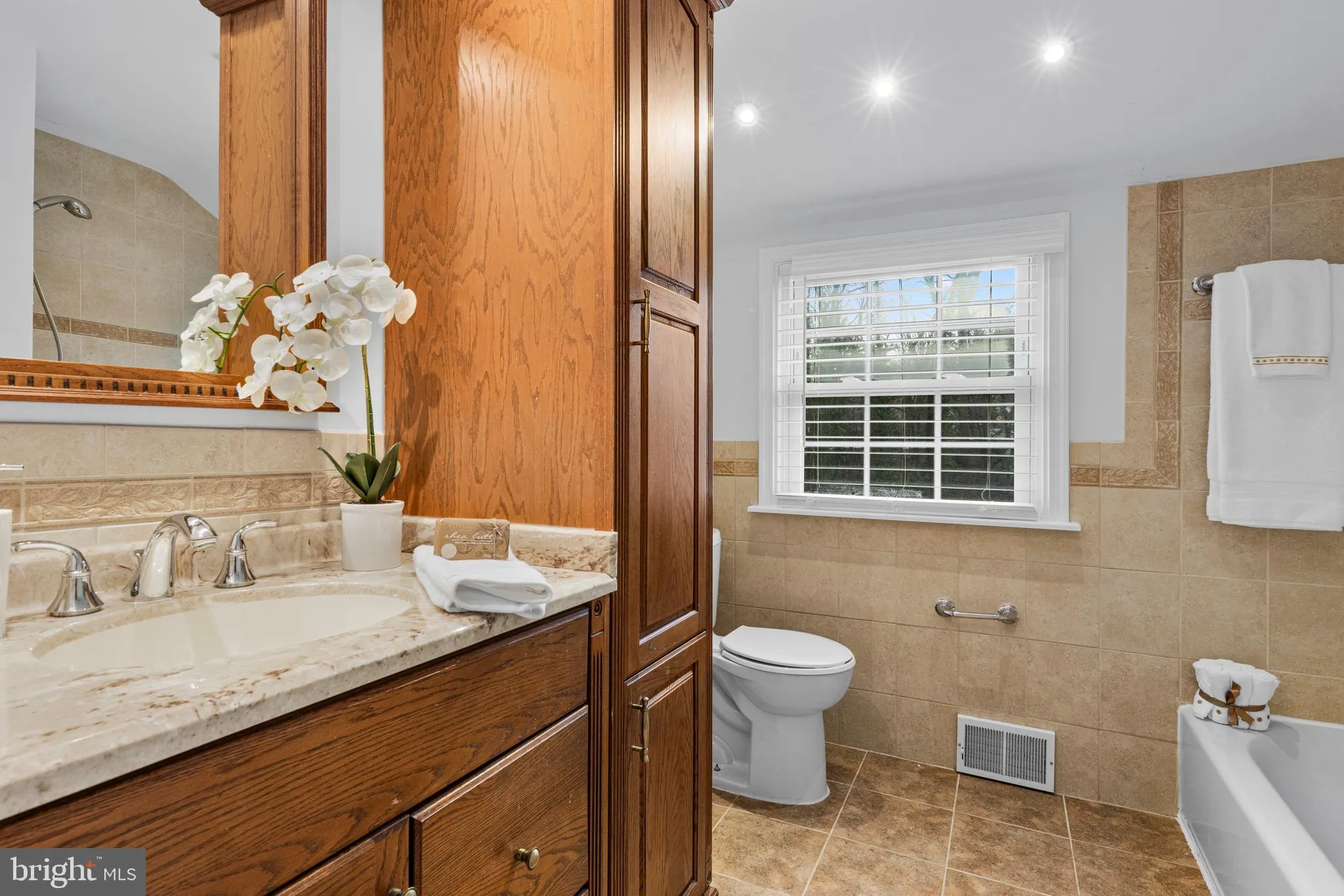 Wallingford, Pennsylvania 19086, United States, 4 Bedrooms Bedrooms, ,4 BathroomsBathrooms,Residential,Active,103964