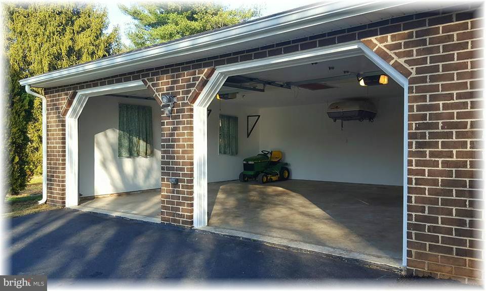 HARFORD HUNT MANOR - Residential