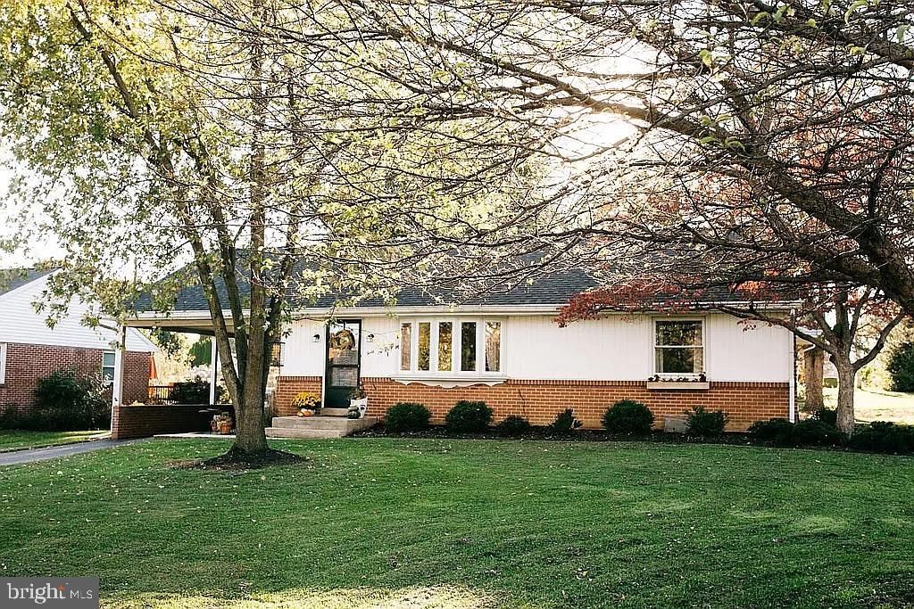 Photo of 40 HIGHLAND DR, LANCASTER, PA 17602 (MLS # PALA2030566)