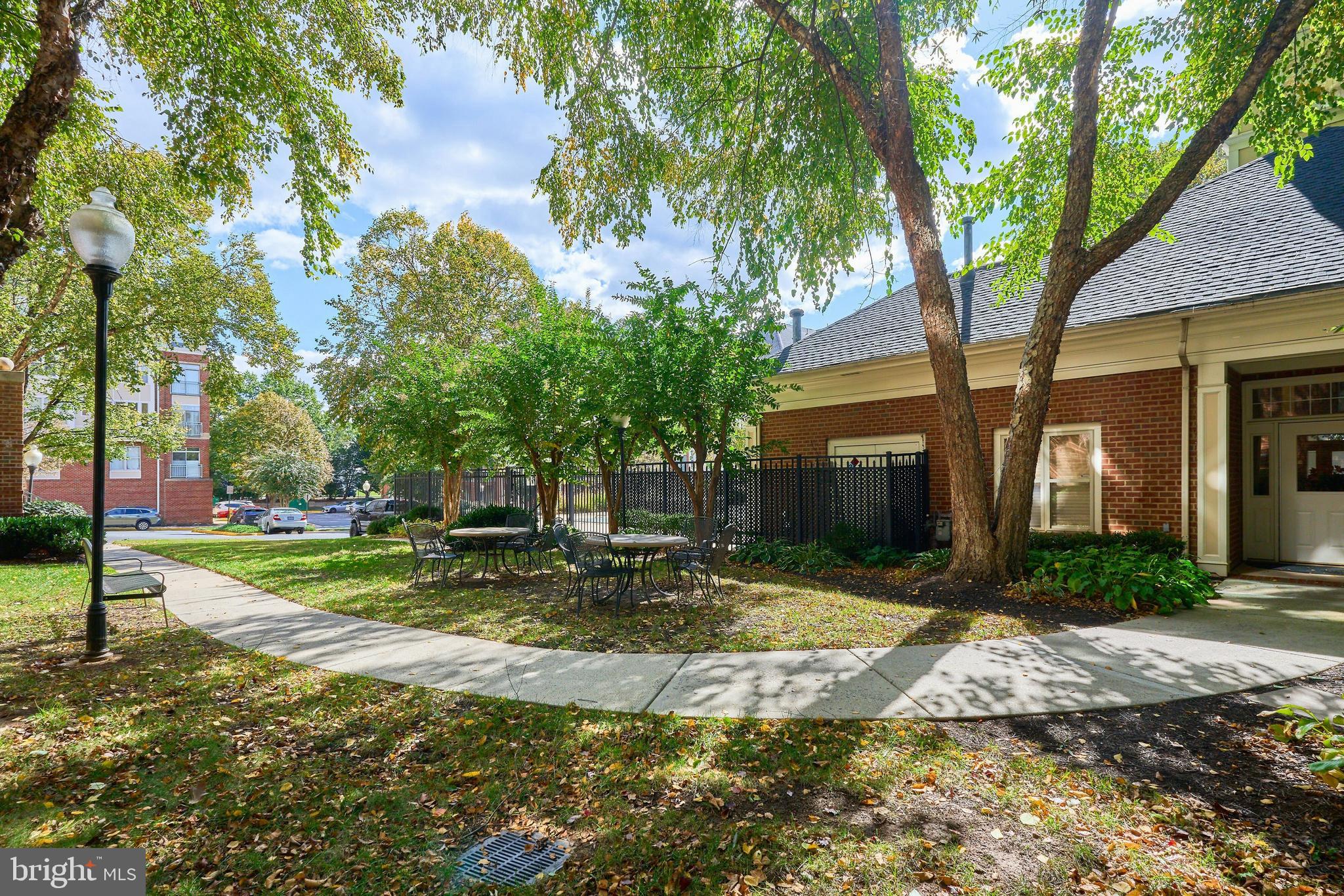 STRATFORD PARK - Residential