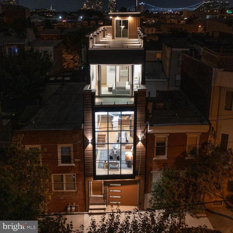 Townhouse For Sale - 217 Tasker Street<br/> PHILADELPHIA, PA 19148