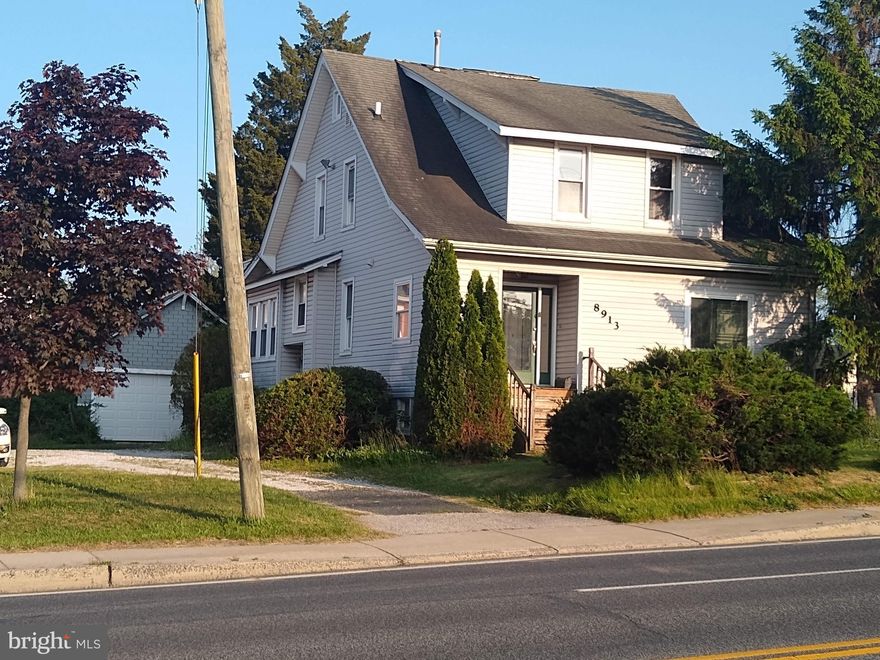 LIVE IN OR COMBINE WITH YOUR BUSINESS IN RARE "COMMUNITY BUILDING (CB )"ZONING IN THIS EXTRA SPACIOUS FINISHED LIVING SPACE WITH ALMOST 3600 SQ FT, 2 1/ BATHS AND 3 SECTIONED FINISHED BASEMENT AS POTENTIAL TO ACCOMMADATE YOUR BUSINESS.  GREAT EXPOSURE ON BUSY STREET WITH PRIVATE 2 CAR GARAGE AND 2 OF THE FOUR LOTS CLEARED FOR AMPLE OFF-STREET  PARKING.  BUILDING IS AN ESTATE SALE BEING SOLD IN "AS IS" CONDITION. THIS PRIOPERTY PROVIDES THE BEST OF BOTH RESIDENTIAL AND BUSINESS WORLDS! EASY TO VIEW! Buyer to assume responsibility to research zoning and application for anticipated business use.