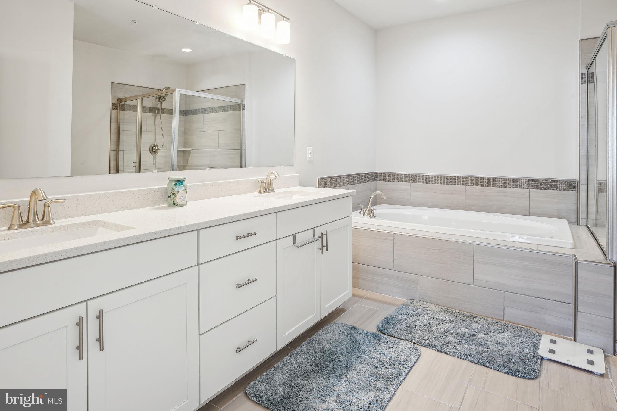 OXFORD SQUARE - Residential