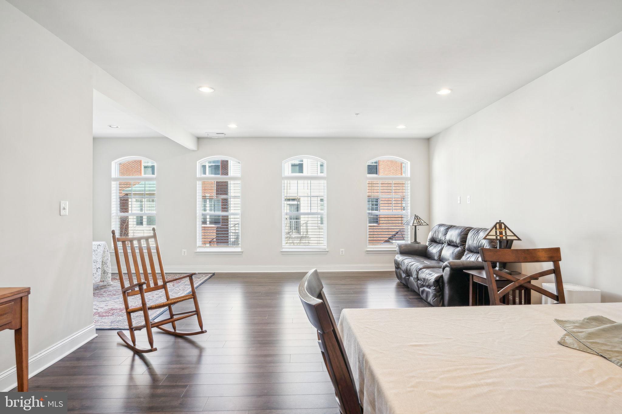 OXFORD SQUARE - Residential