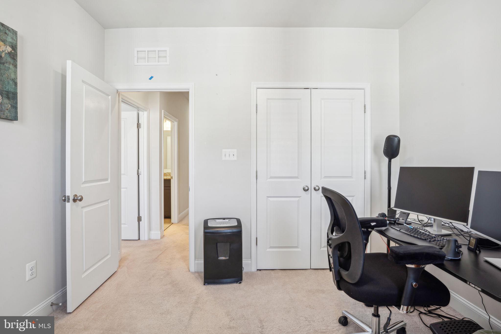 OXFORD SQUARE - Residential