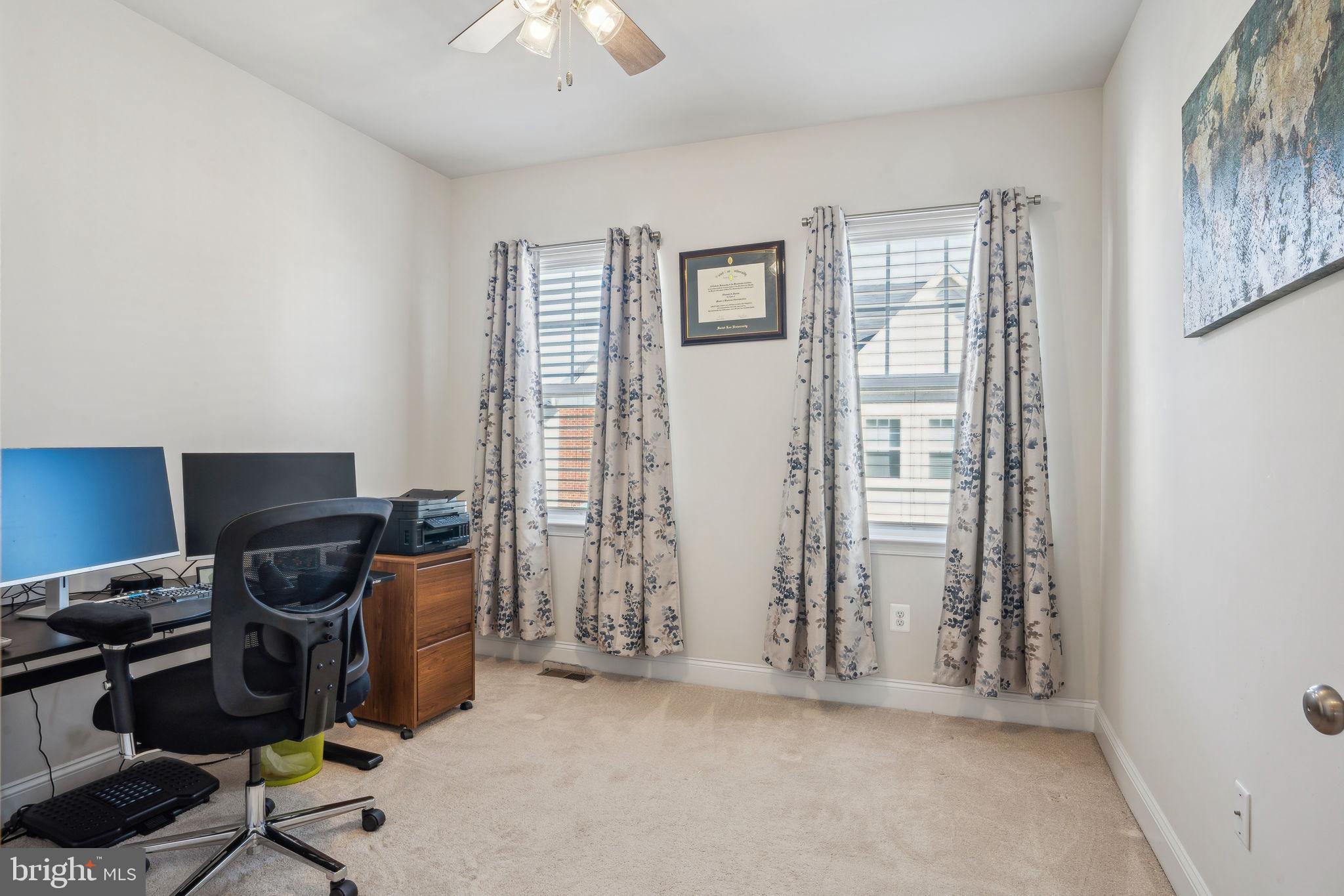 OXFORD SQUARE - Residential