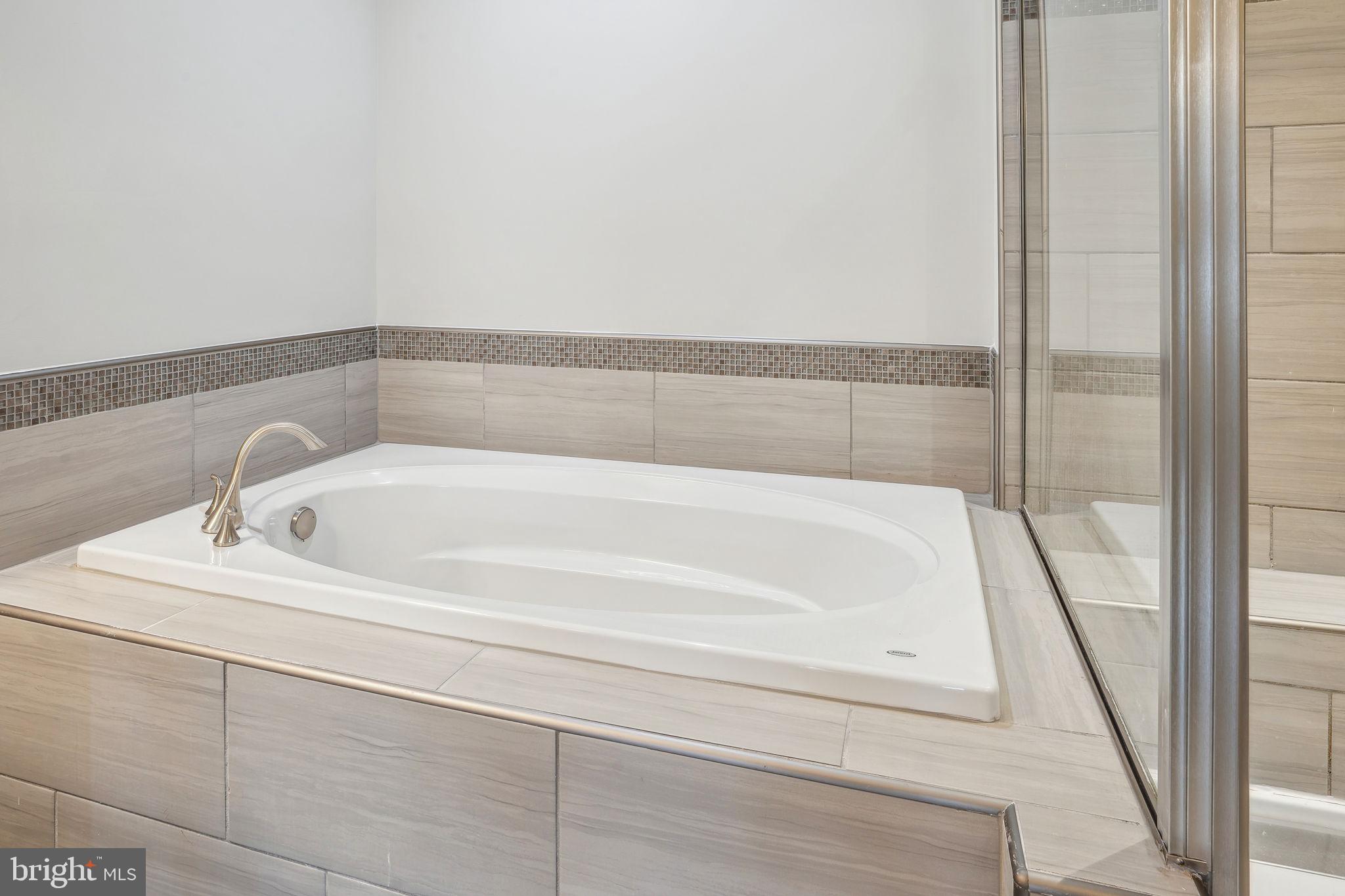 OXFORD SQUARE - Residential