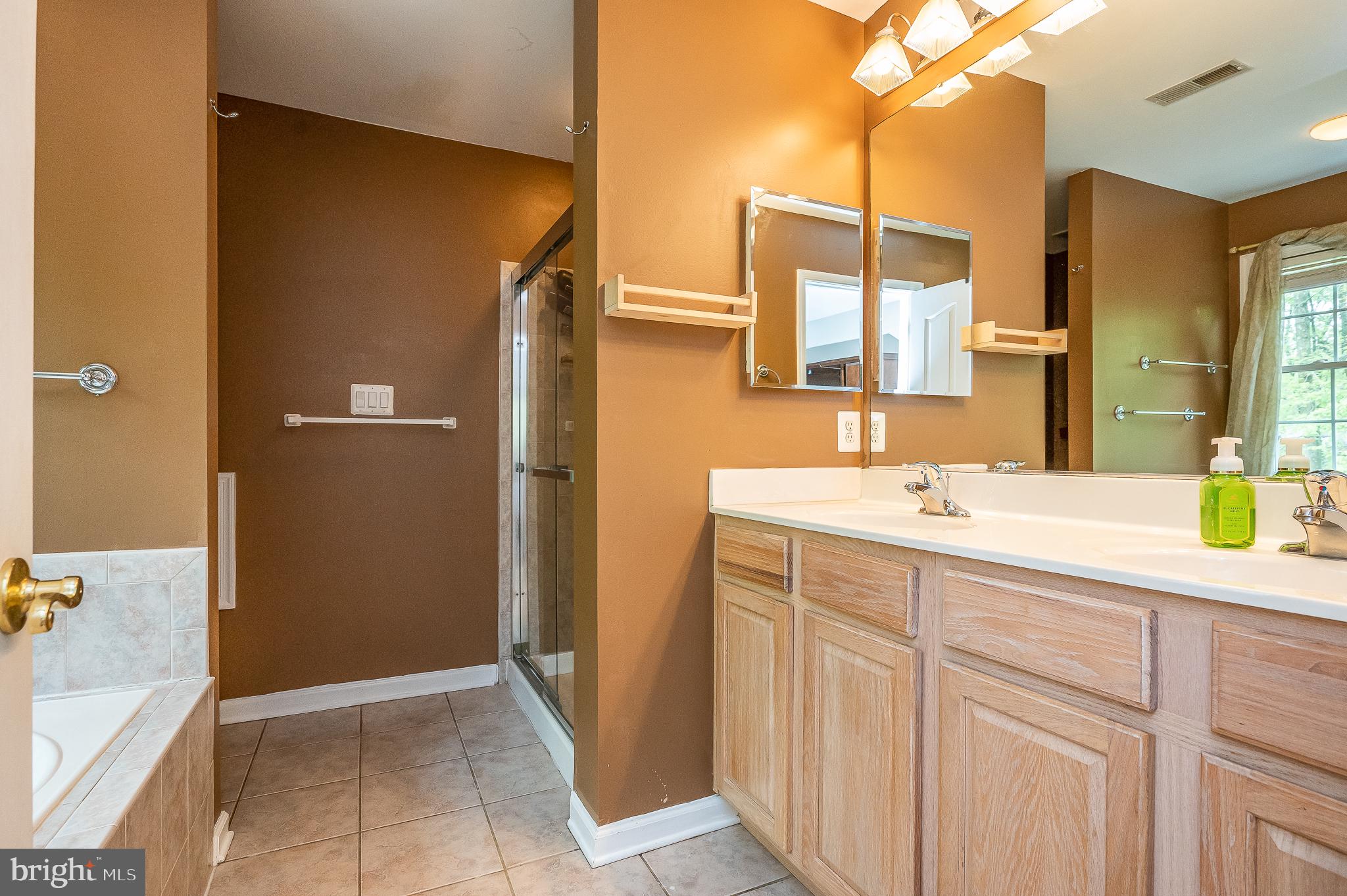 SCOTT GARDENS - Residential