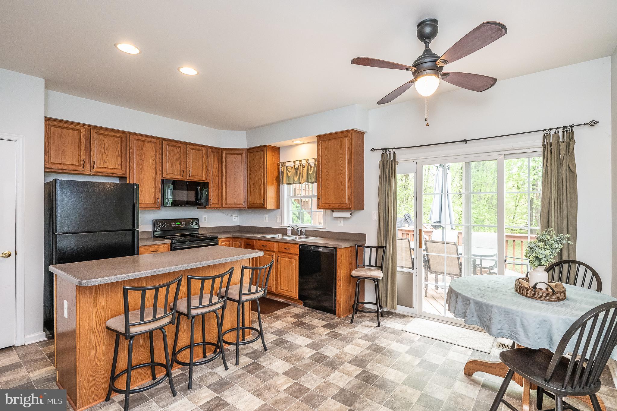 SCOTT GARDENS - Residential