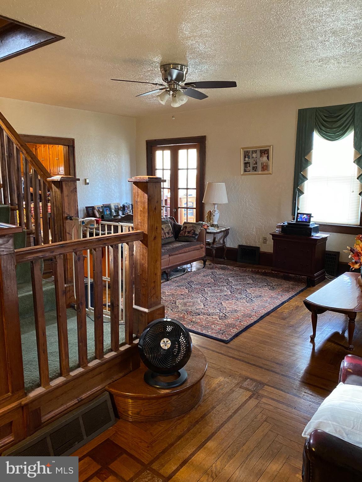 1457 W LANDIS AVENUE