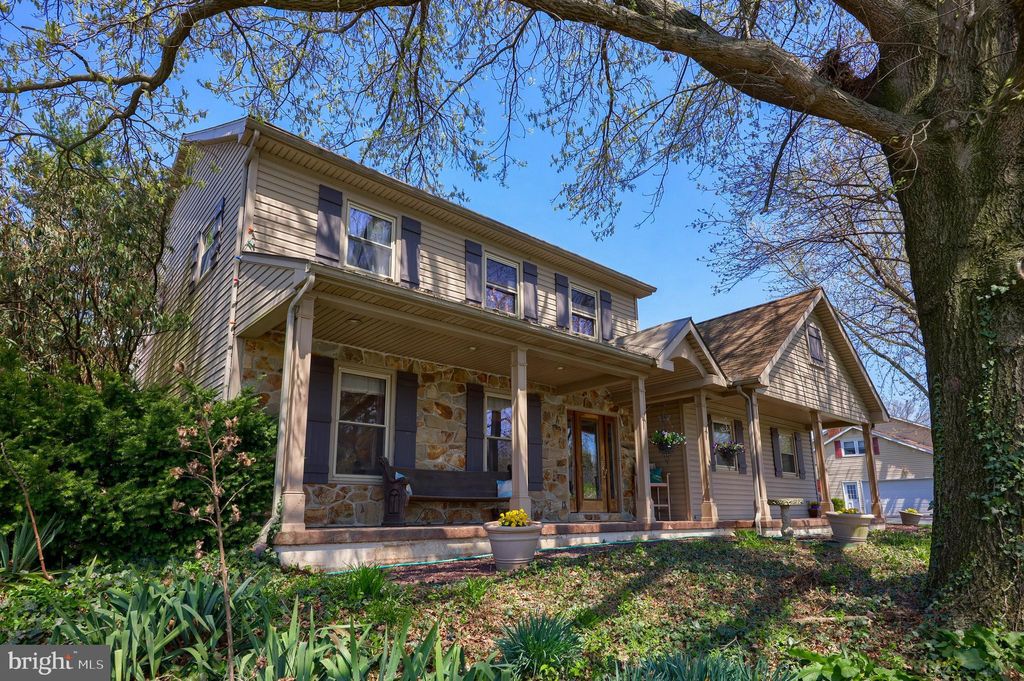 Photo of 2627 BREEZEWOOD DR, LANCASTER, PA 17601 (MLS # PALA2033474)