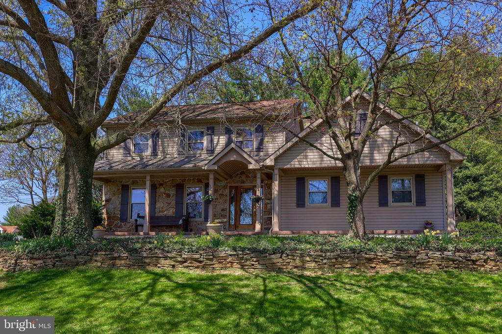 Photo of 2627 BREEZEWOOD DR, LANCASTER, PA 17601 (MLS # PALA2033474)