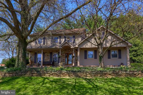 Photo of 2627 BREEZEWOOD DR, LANCASTER, PA 17601 (MLS # PALA2033474)