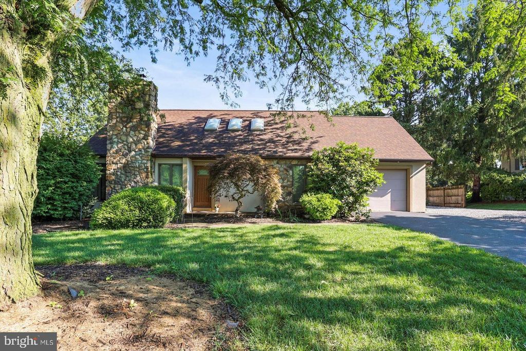 Photo of 429 Myer Terrace, LEOLA, PA 17540 (MLS # PALA2072262)