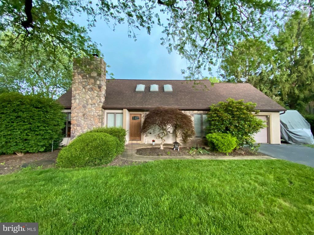 Photo of 429 Myer Terrace, LEOLA, PA 17540 (MLS # PALA2072262)