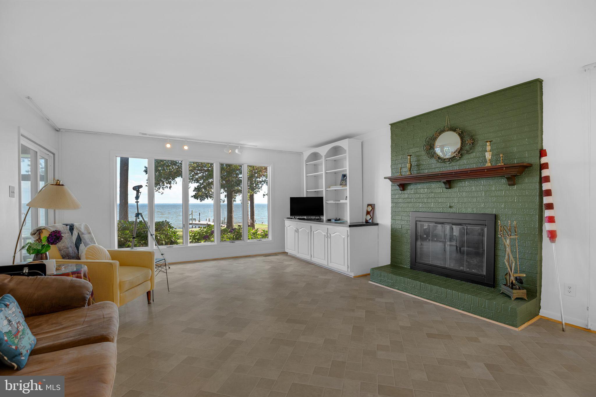 RIVERSIDE - Residential