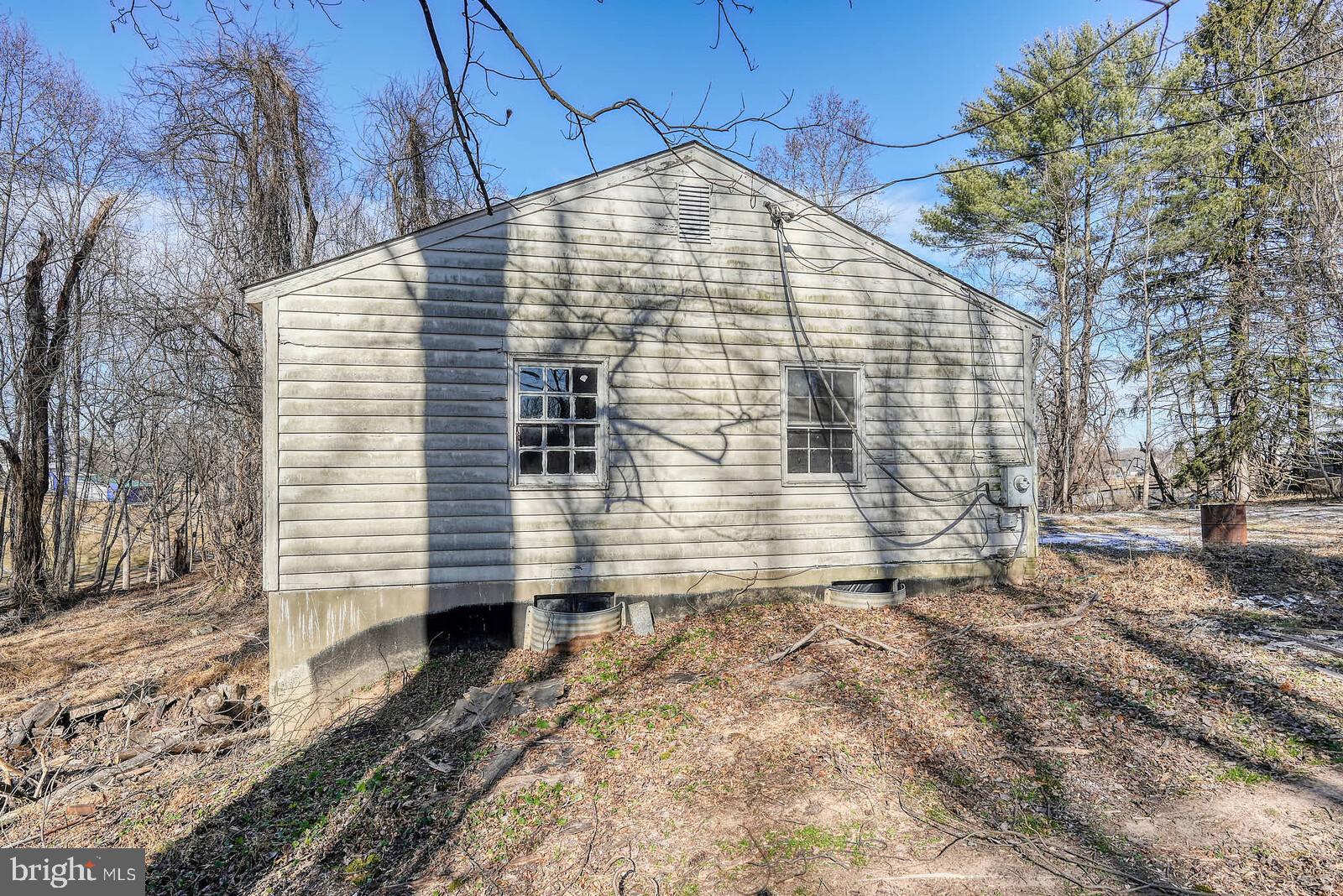 COLESVILLE OUTSIDE - Land